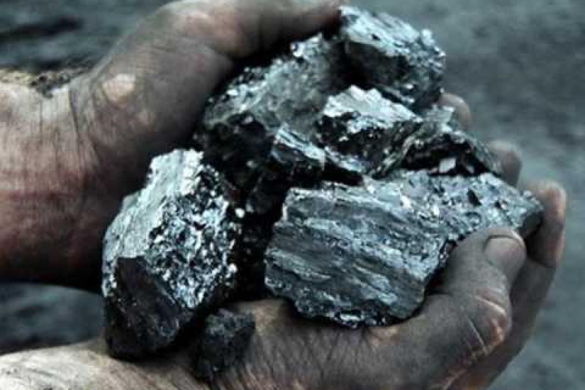 Захватчики продолжают вывозить в Россию украинский уголь