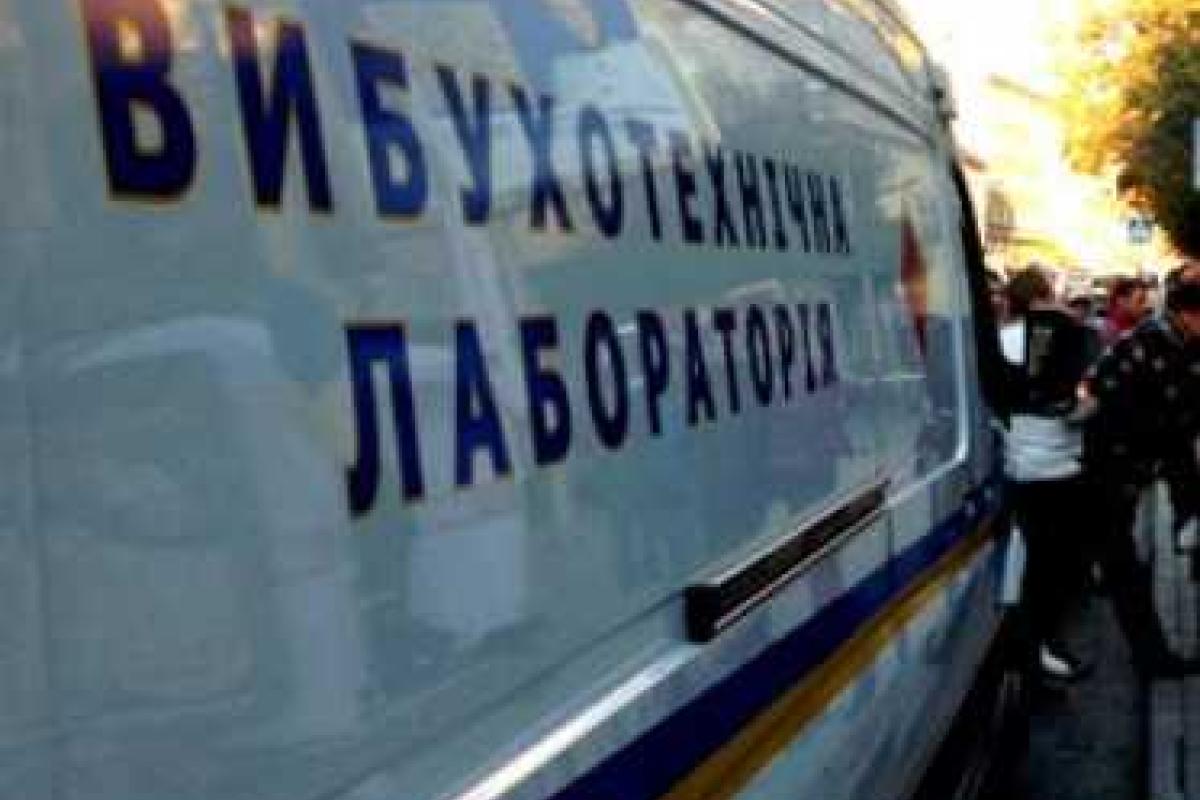 В Одессе ищут взрывчатку в супермаркете "Обжора" В Одессе ищут взрывчатку в супермаркете "Обжора"