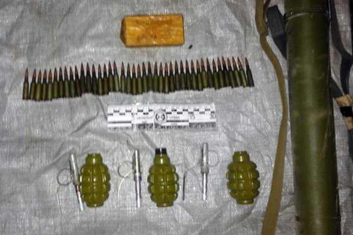На Донетчине мужчина нашел мешок с боеприпасами и взрывчаткой На Донетчине мужчина нашел мешок с боеприпасами и взрывчаткой