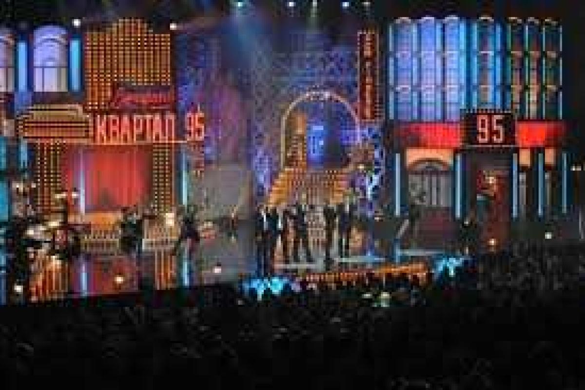 В сети придумали из-за какой сценки сняли с эфира шоу "Вечерний квартал" В сети придумали из-за какой сценки сняли с эфира шоу "Вечерний квартал"