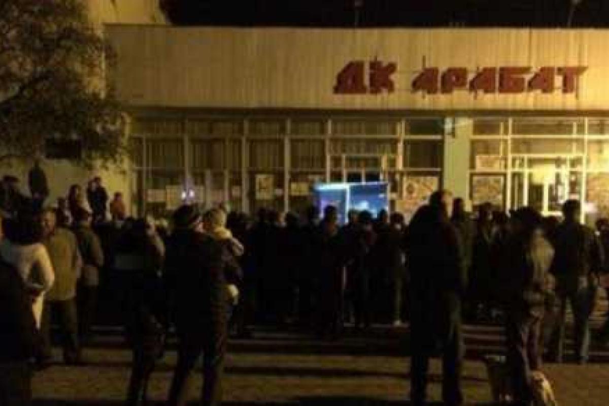 Россия позаботилась о пропаганде в обесточенном Крыму: в центре Симферополя вещает канал «Россия 24» Россия позаботилась о пропаганде в обесточенном Крыму: в центре Симферополя вещает канал «Россия 24»