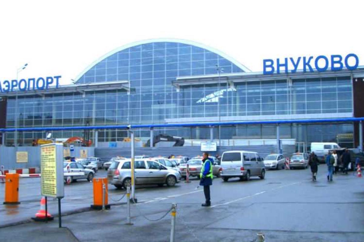 Во Внуково аварийно сел самолет с пассажирами на борту Во Внуково аварийно сел самолет с пассажирами на борту