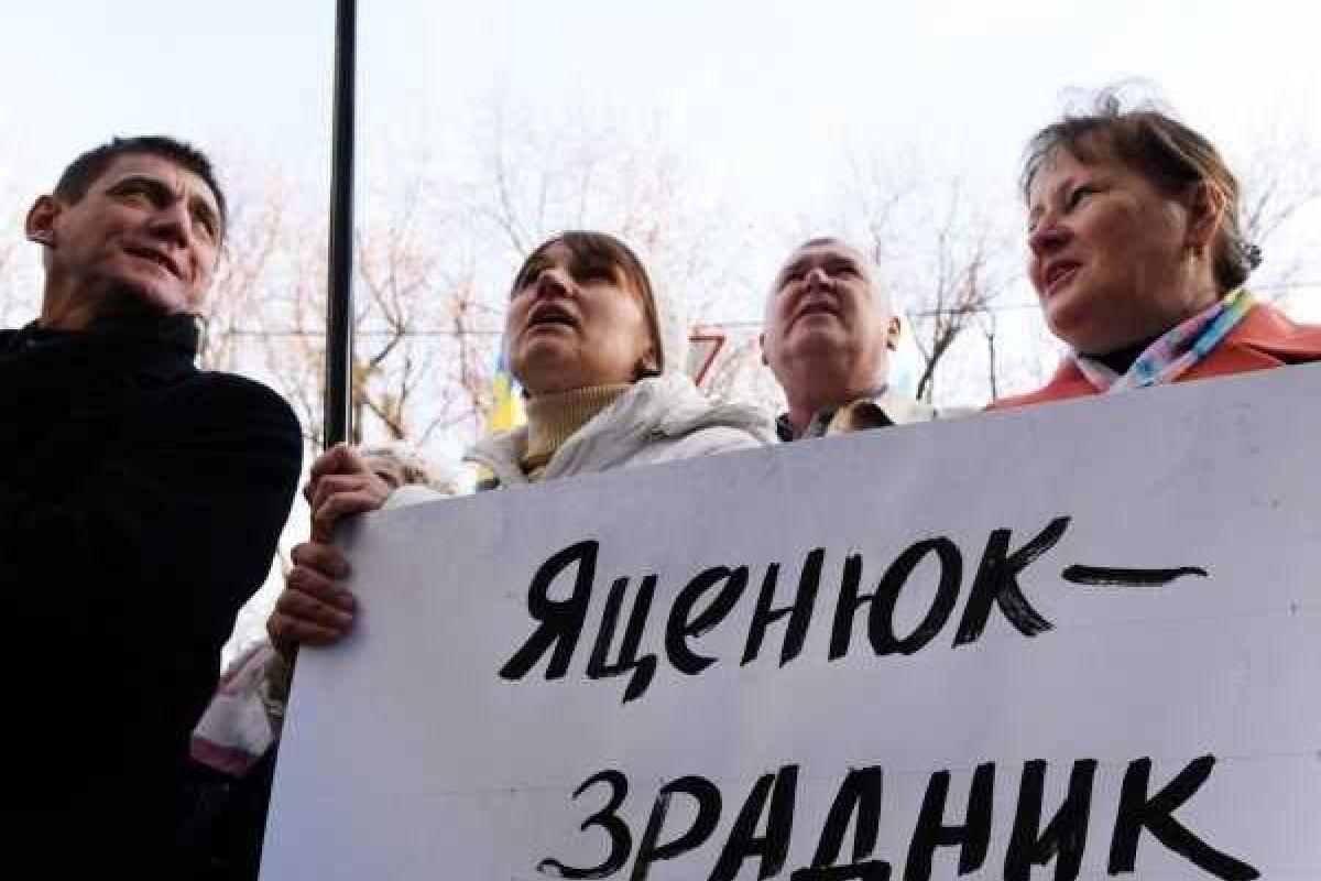 Экс-нардеп: Крым продали Турчинов и Яценюк