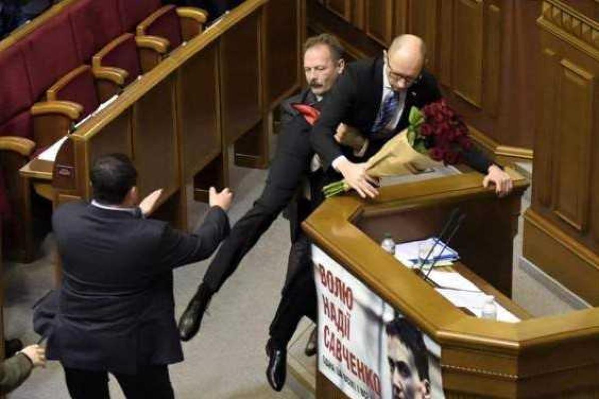 Барна прокомментировал свою атаку на Яценюка Барна прокомментировал свою атаку на Яценюка