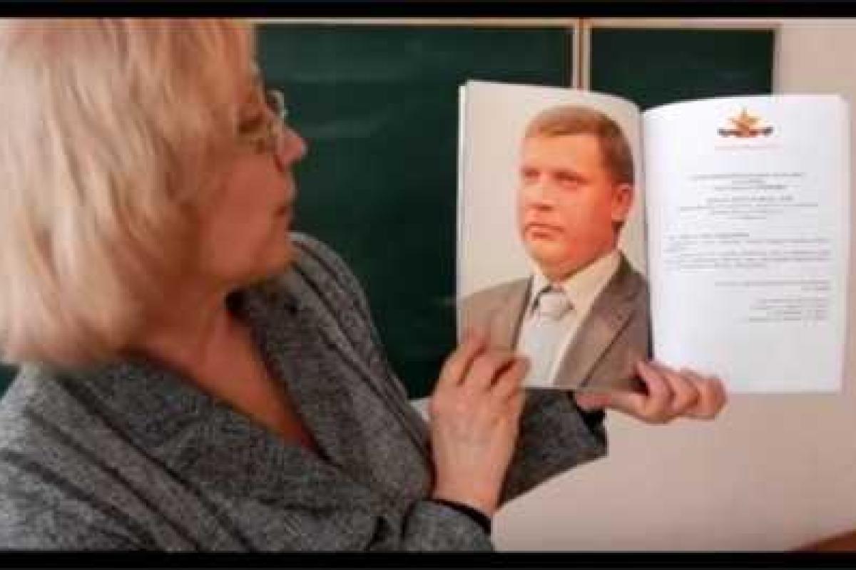 Донецким детям на уроках рассказывают о "подвигах" Гиви и Моторолы Донецким детям на уроках рассказывают о "подвигах" Гиви и Моторолы