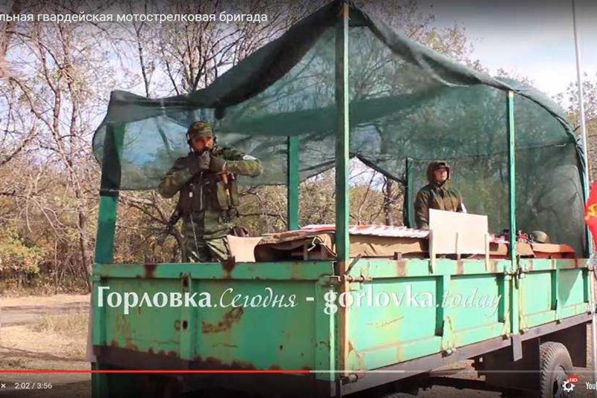 Боевики показали ОБСЕ "доказательства" службы наемников в армии Украины - флаги США, ЕС и "польский" сапог Боевики показали ОБСЕ "доказательства" службы наемников в армии Украины - флаги США, ЕС и "польский" сапог