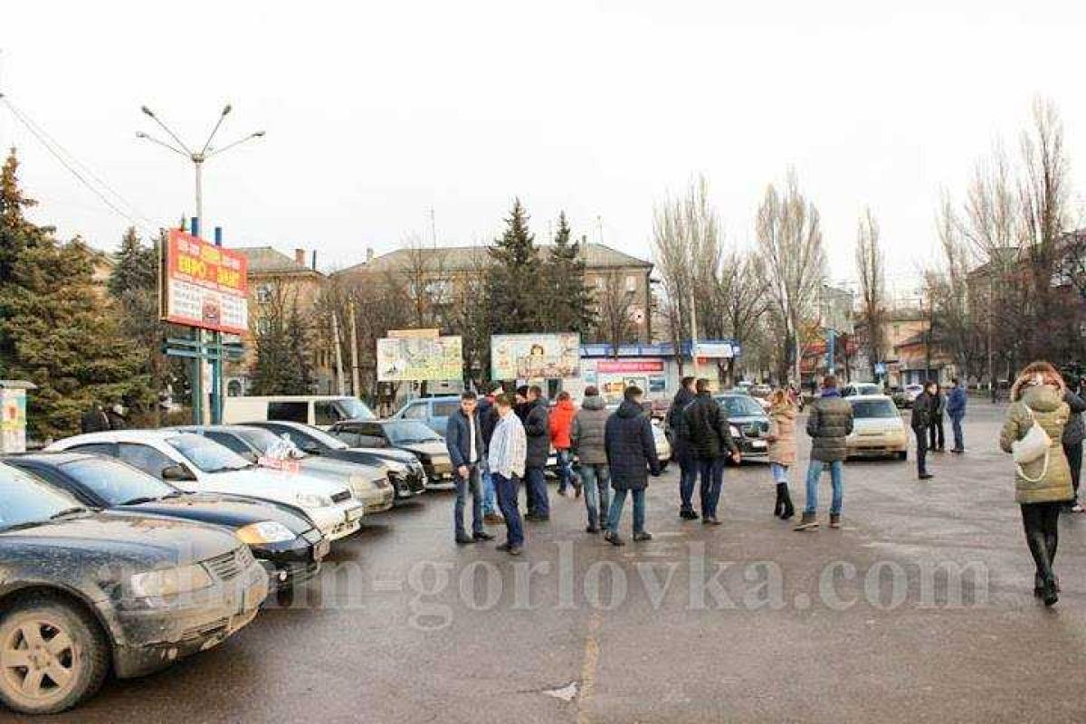 В Горловке прошел автопробег в честь Нового года