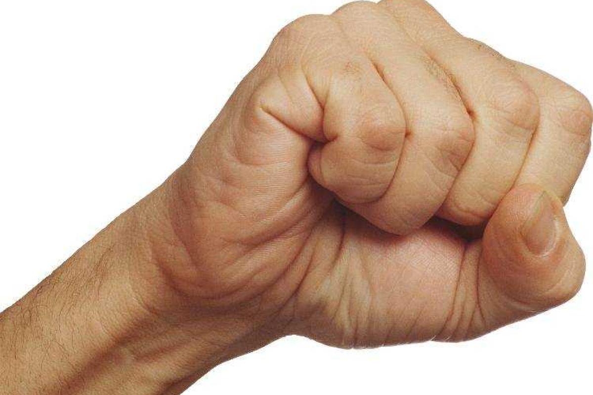В помещении Северодонецкого горсовета женщину ударили по лицу