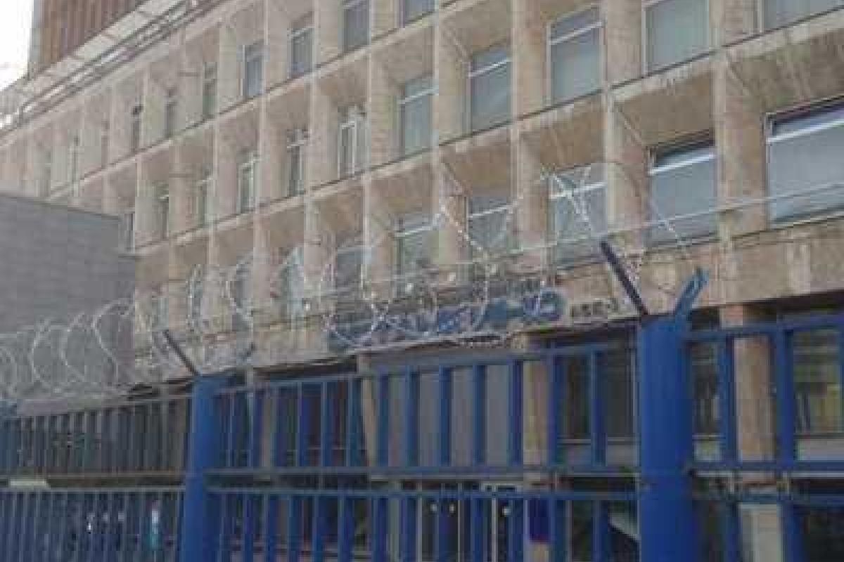 Телецентр «Останкино» обнесли колючей проволокой 