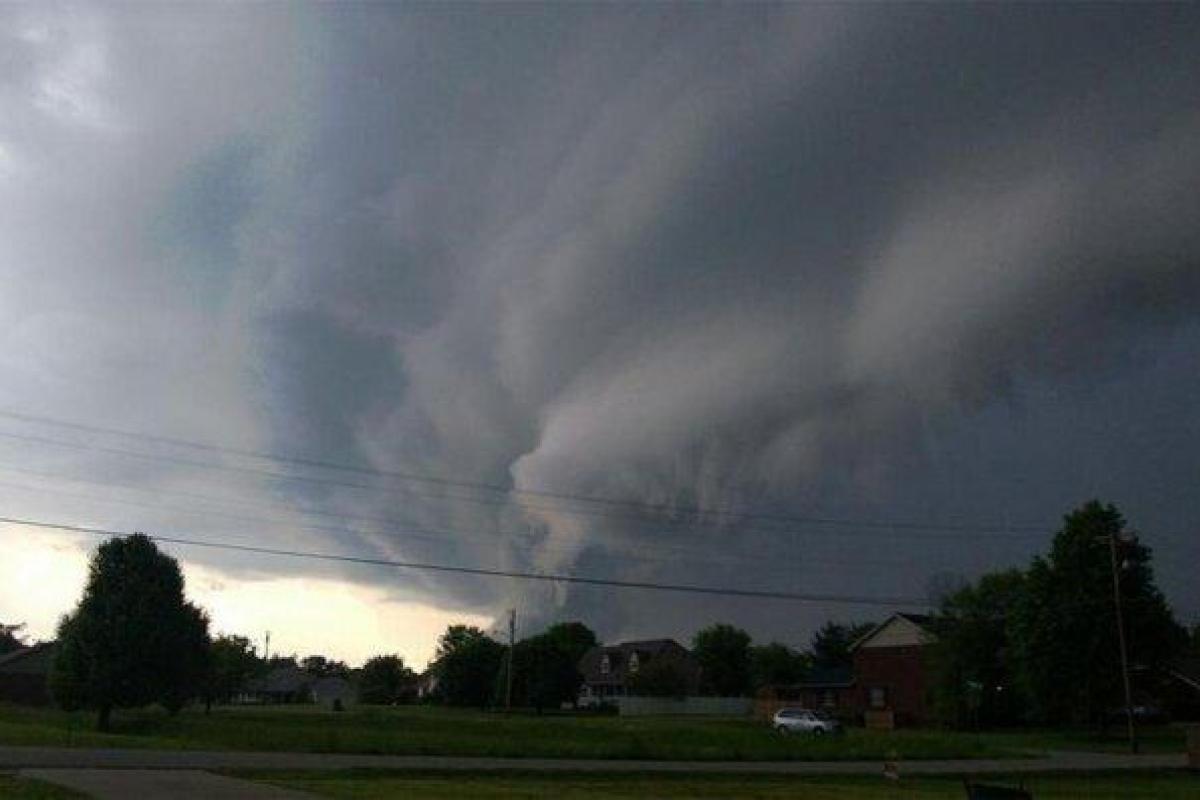 В Техасе несколько вагонов товарного поезда сдуло ветром с моста 