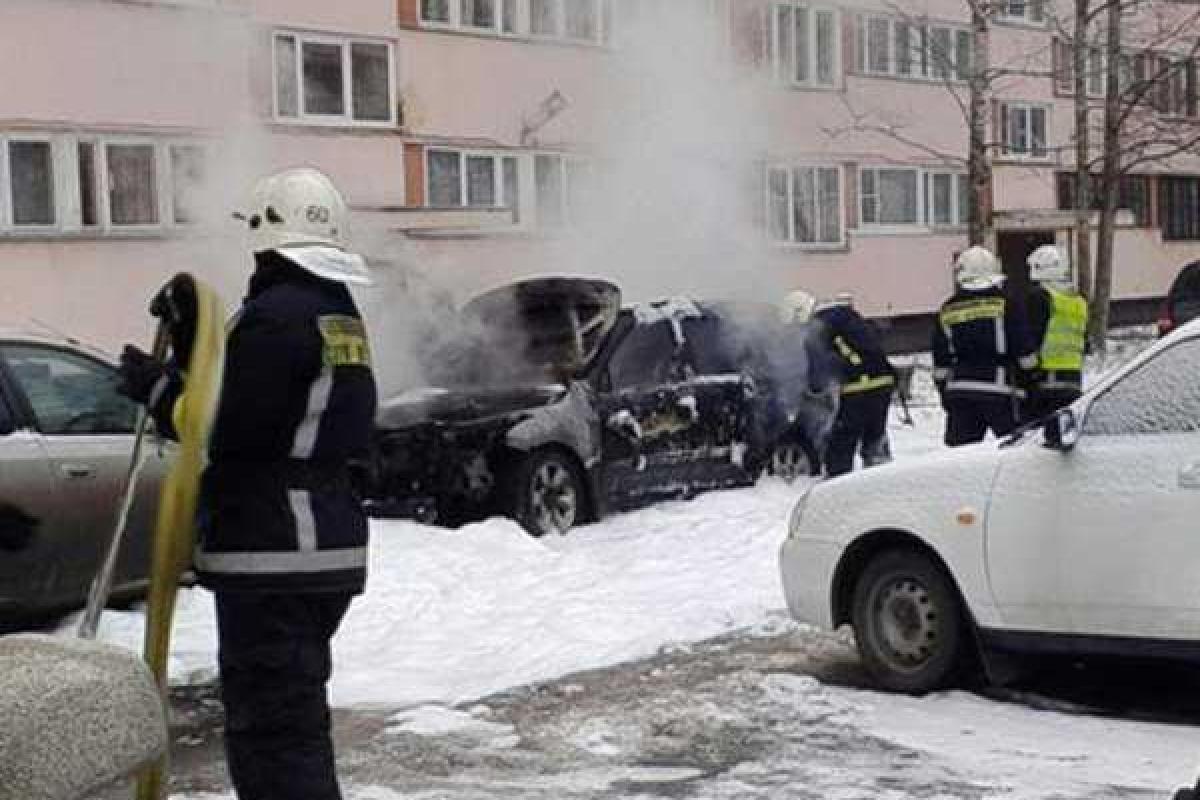 В Петербурге взорвалась машина с пьяным водителем В Петербурге взорвалась машина с пьяным водителем