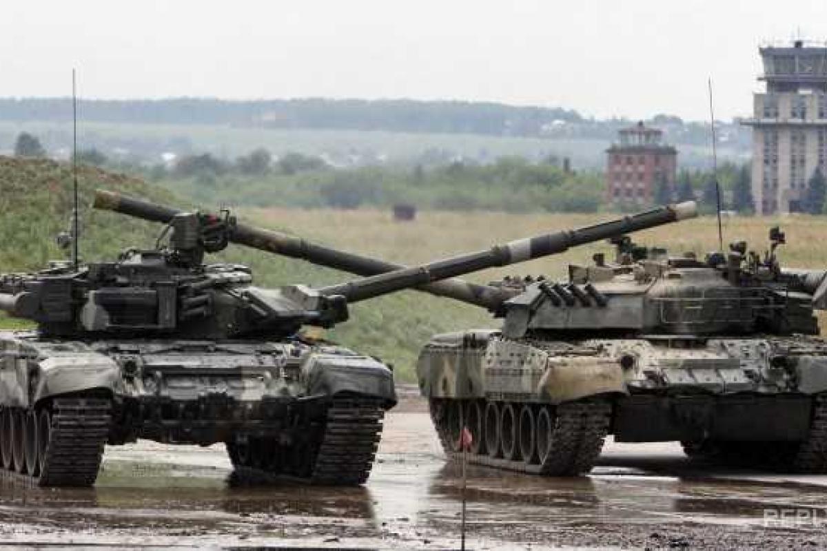 На границу Украины Путин отправил новые танки  На границу Украины Путин отправил новые танки