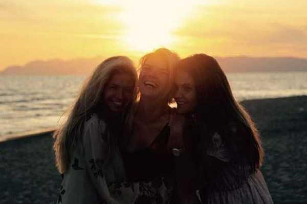 Вера Брежнева показала своих сестер