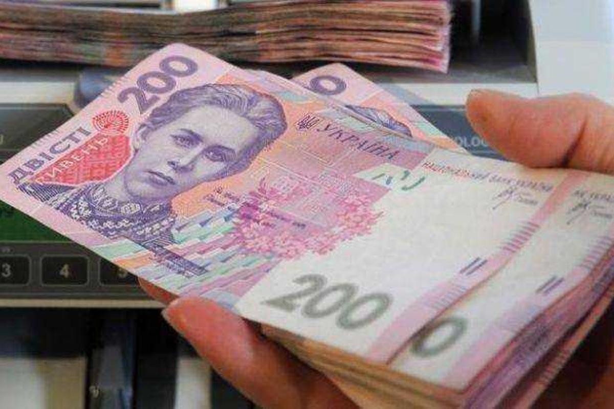 В ноябре средняя зарплата в Украине составила 4 498 грн