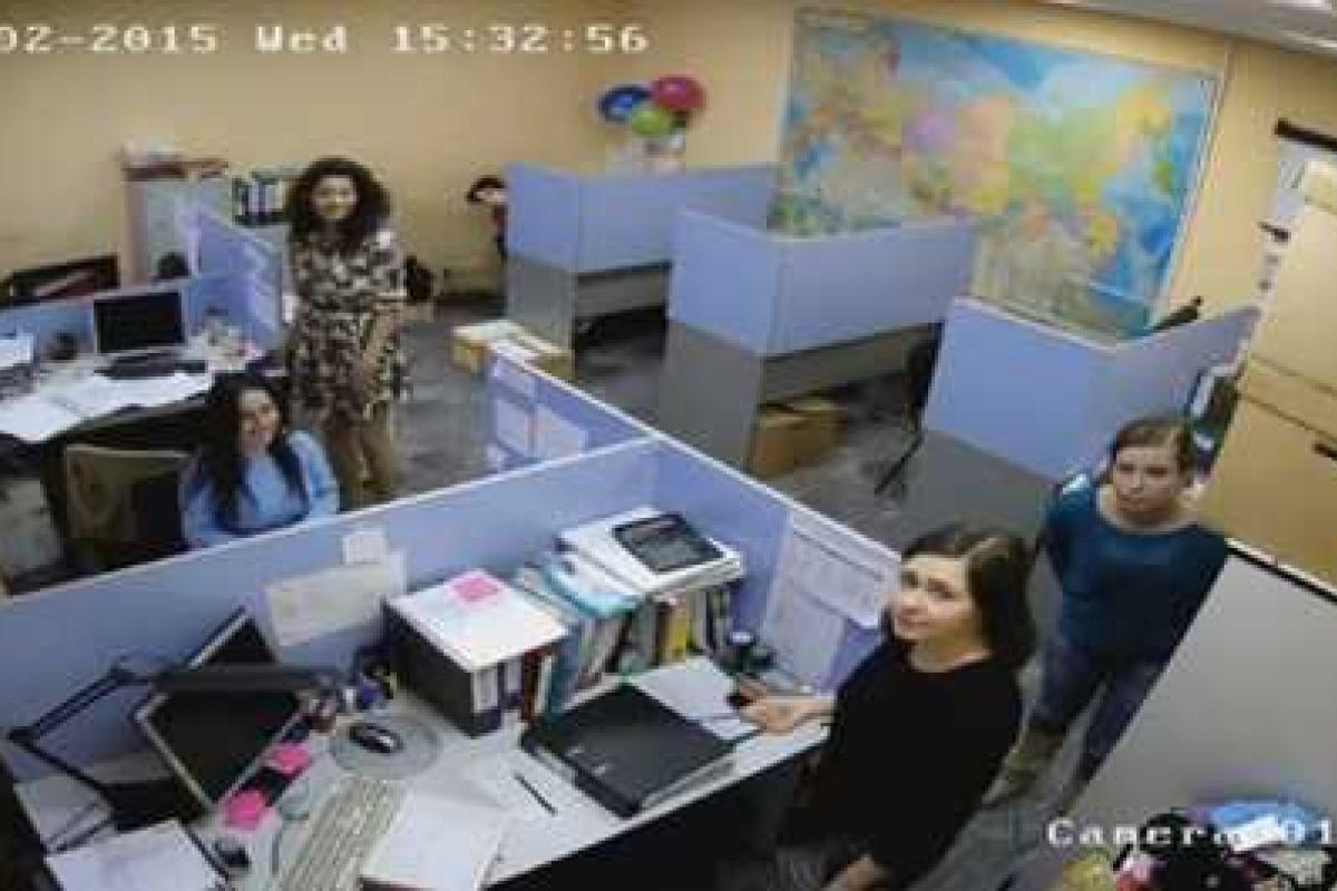 В одном из московских офисов сотрудников поверг в ступор гимн Украины