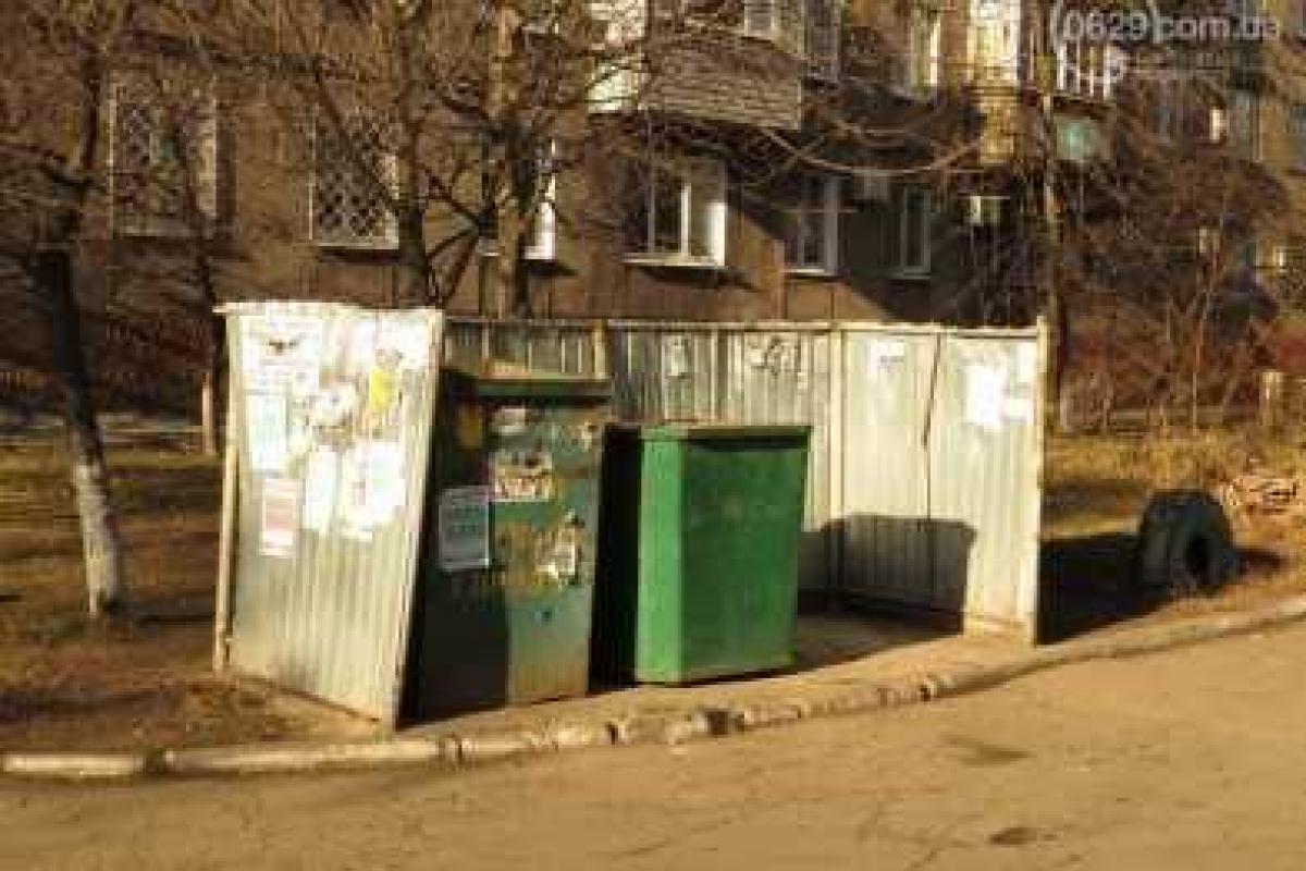 В Мариуполе полиция задержала женщину, выбросившую своего новорожденного сына в мусорник В Мариуполе полиция задержала женщину, выбросившую своего новорожденного сына в мусорник