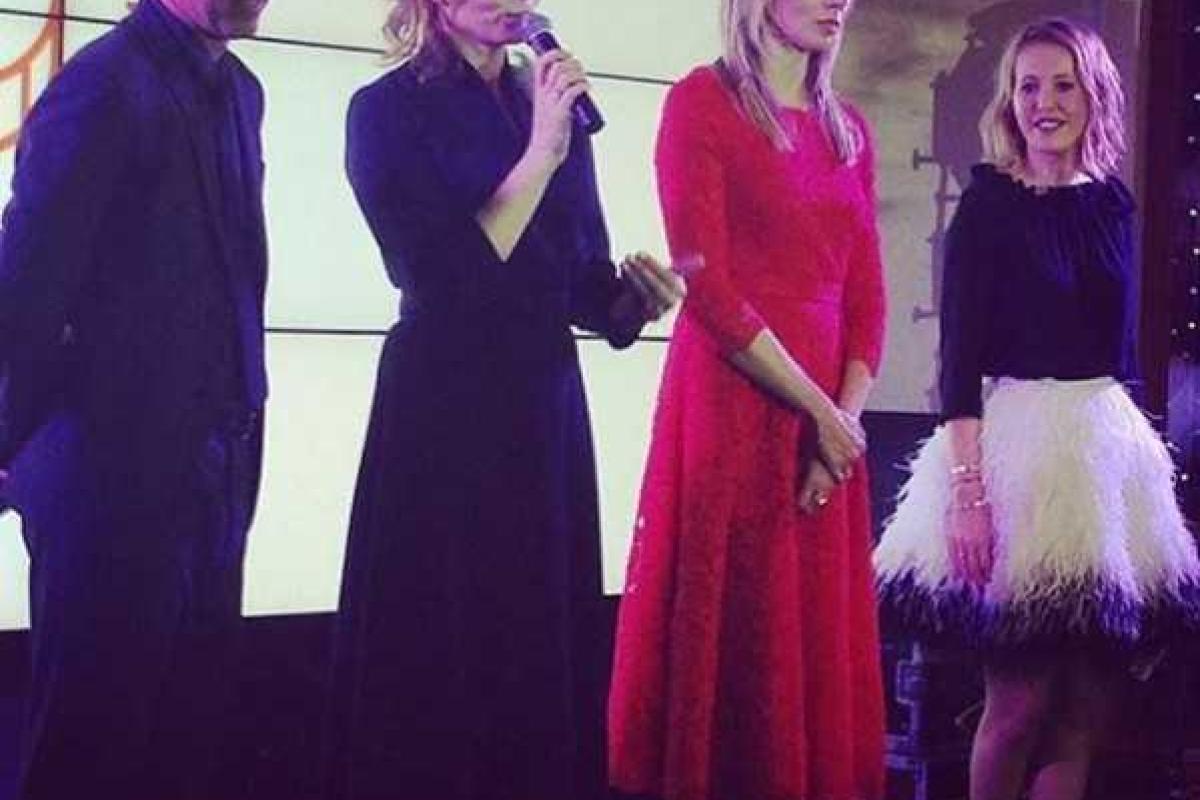 Ксения Собчак шокировала своей юбкой из перьев