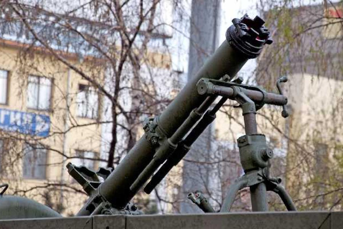 Боевики продолжают обстреливать Водяное, местные жители прячутся в подвалах Боевики продолжают обстреливать Водяное, местные жители прячутся в подвалах