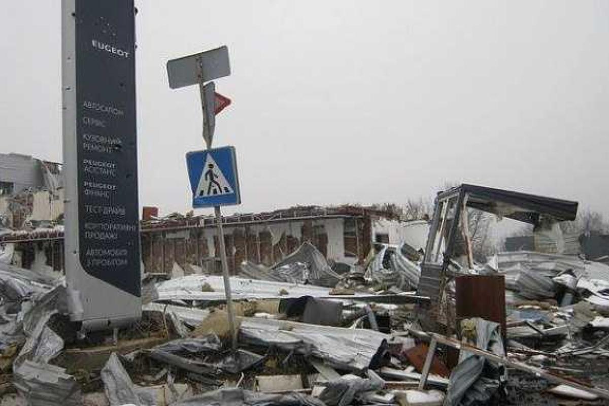 Восстановлению не подлежат: В сети появились фото некогда престижных автосалонов в Донецке Восстановлению не подлежат: В сети появились фото некогда престижных автосалонов в Донецке