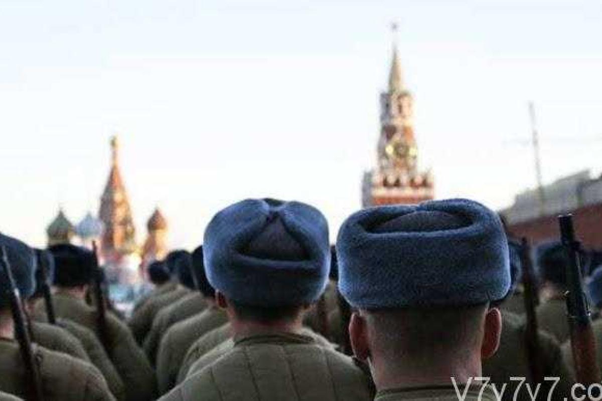 Российский политолог прогнозирует уже до Нового года введение в России «военного положения» (18+) Российский политолог прогнозирует уже до Нового года введение в России «военного положения» (18+)