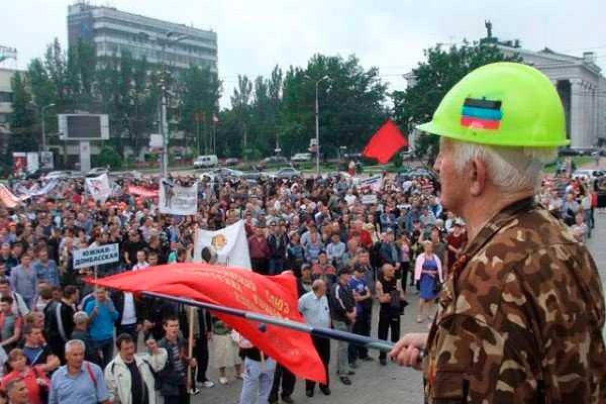 Ни работы, ни денег, один телевизор, - жительница Донецка оправдывается за участие в "референдуме" Ни работы, ни денег, один телевизор, - жительница Донецка оправдывается за участие в "референдуме"