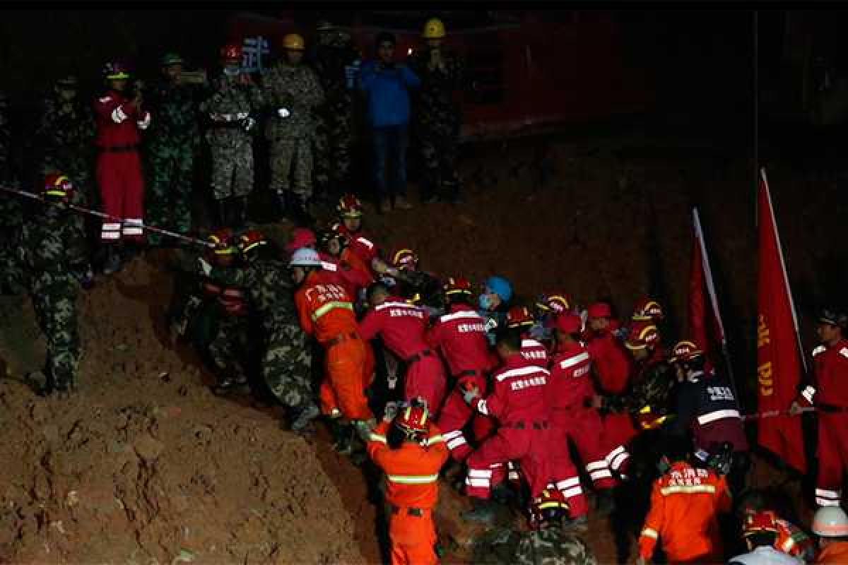 Китаец выжил при сходе оползня, проведя под завалами 67 часов Китаец выжил при сходе оползня, проведя под завалами 67 часов