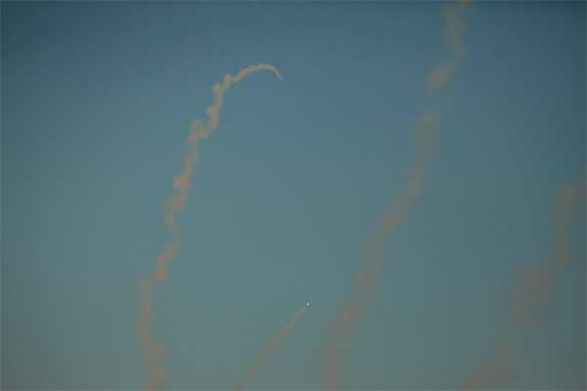 Иран выпустил ракеты вблизи ВМС США Иран выпустил ракеты вблизи ВМС США