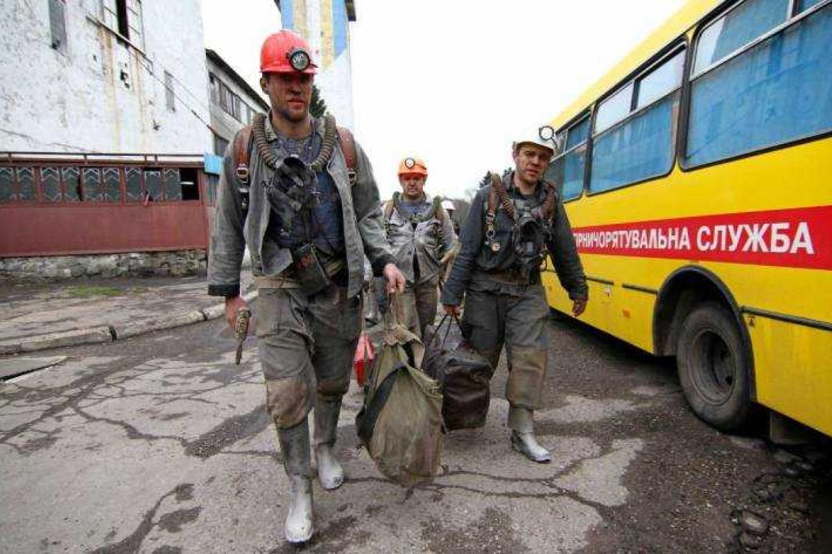 В Антраците погибли шахтеры: парням было 23 и 24 года В Антраците погибли шахтеры: парням было 23 и 24 года