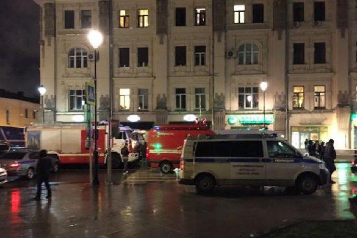 В Москве на остановке прогремел взрыв В Москве на остановке прогремел взрыв
