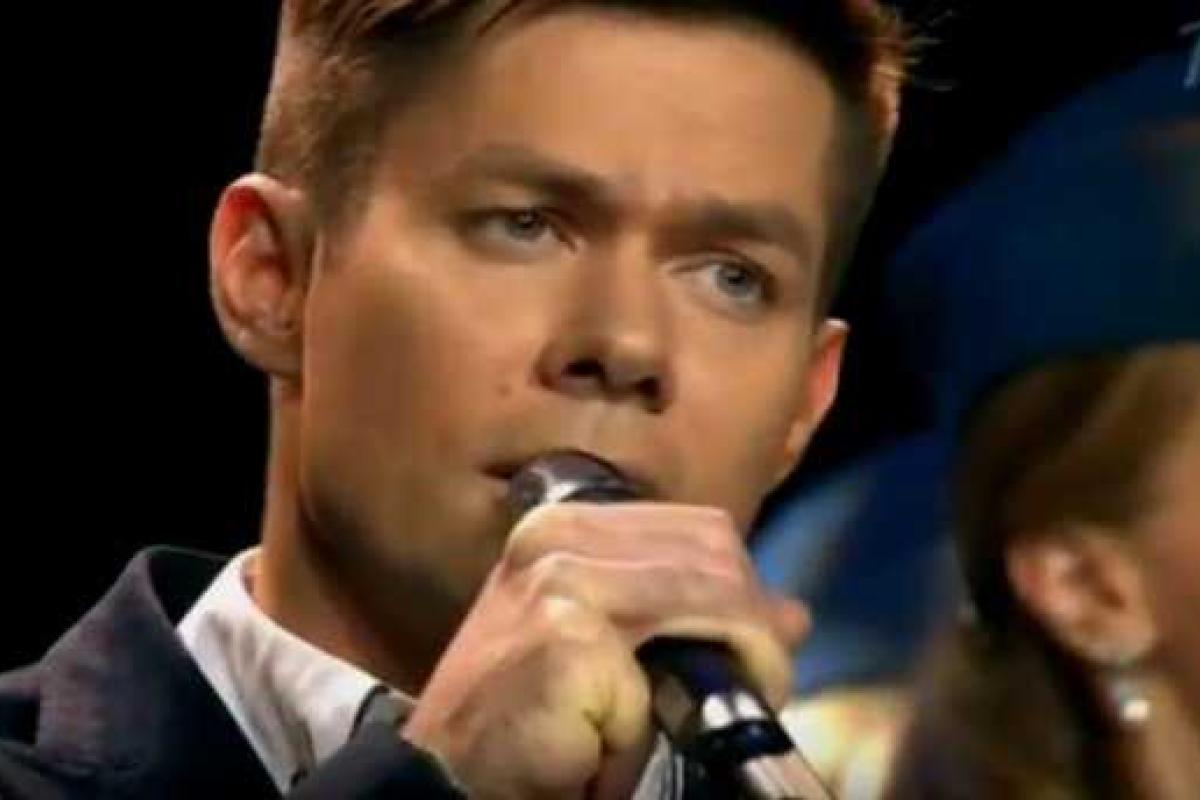 Стас Пьеха спел песню про "путинский гумконвой" на Донбассе