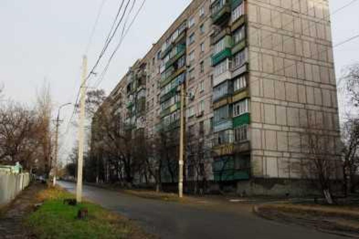 В Мариуполе в высотном доме отремонтировали крышу: теперь она протекает еще больше В Мариуполе в высотном доме отремонтировали крышу: теперь она протекает еще больше