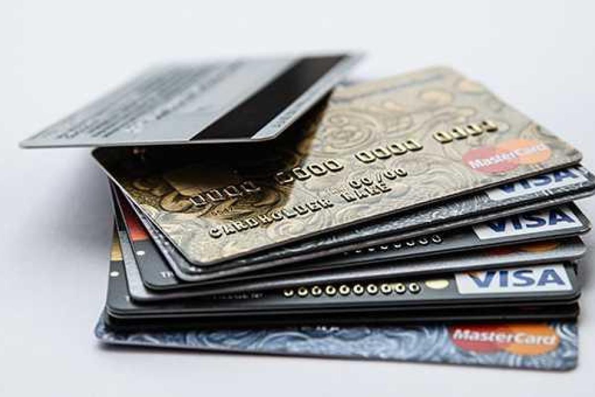 Visa и MasterCard отключили работающие в Крыму банки Visa и MasterCard отключили работающие в Крыму банки