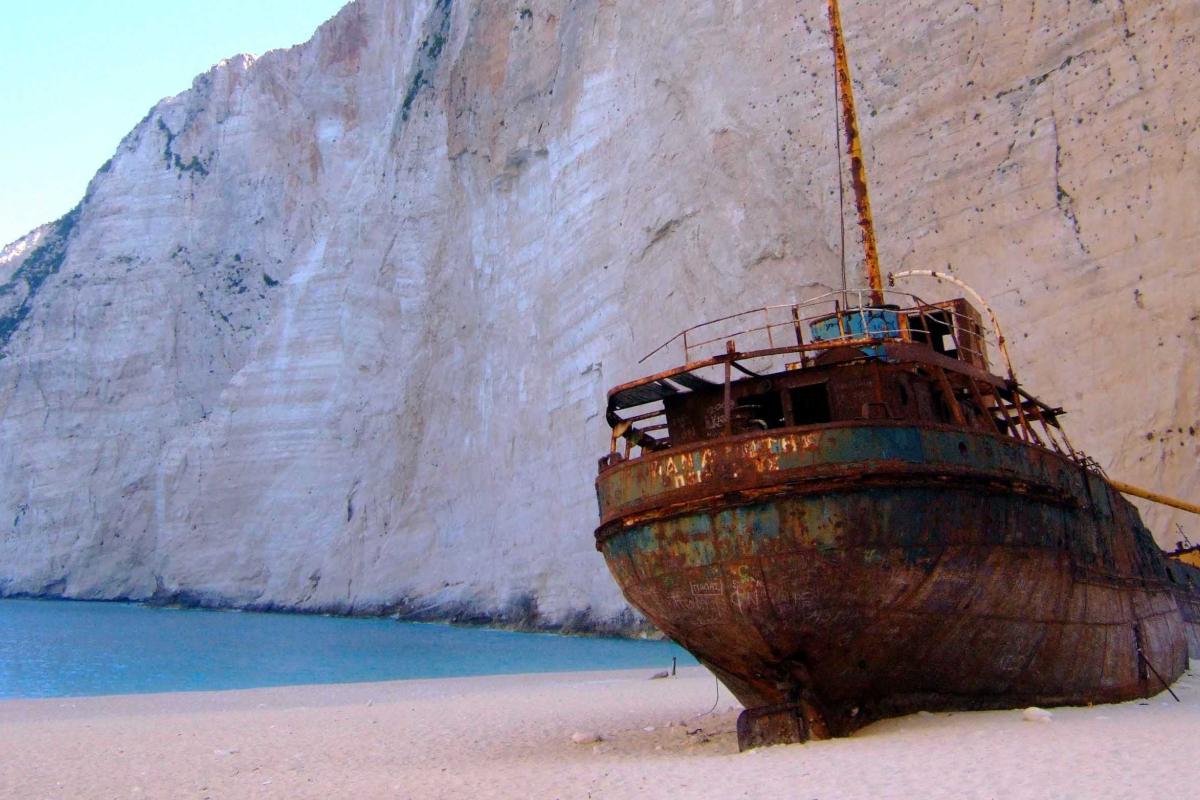 К берегам Японии волны принесли 11 лодок и малых кораблей, на которых экипажи были мертвыми К берегам Японии волны принесли 11 лодок и малых кораблей, на которых экипажи были мертвыми