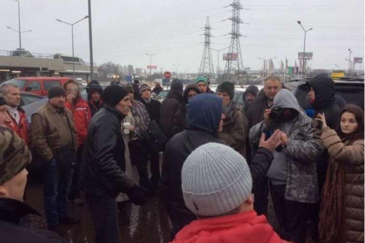 В Москве дальнобойщики перекрыли МКАД В Москве дальнобойщики перекрыли МКАД