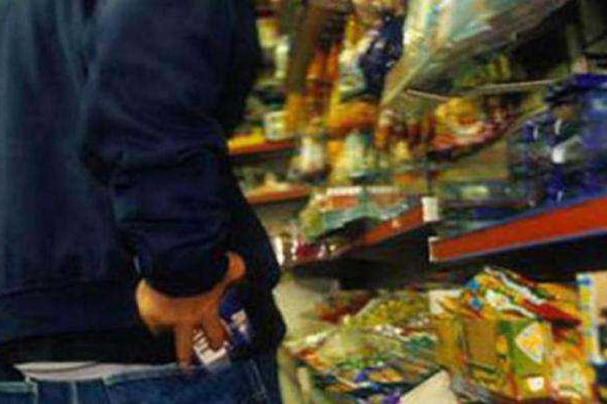 Голодные крымчане в поисках еды грабят магазины Голодные крымчане в поисках еды грабят магазины