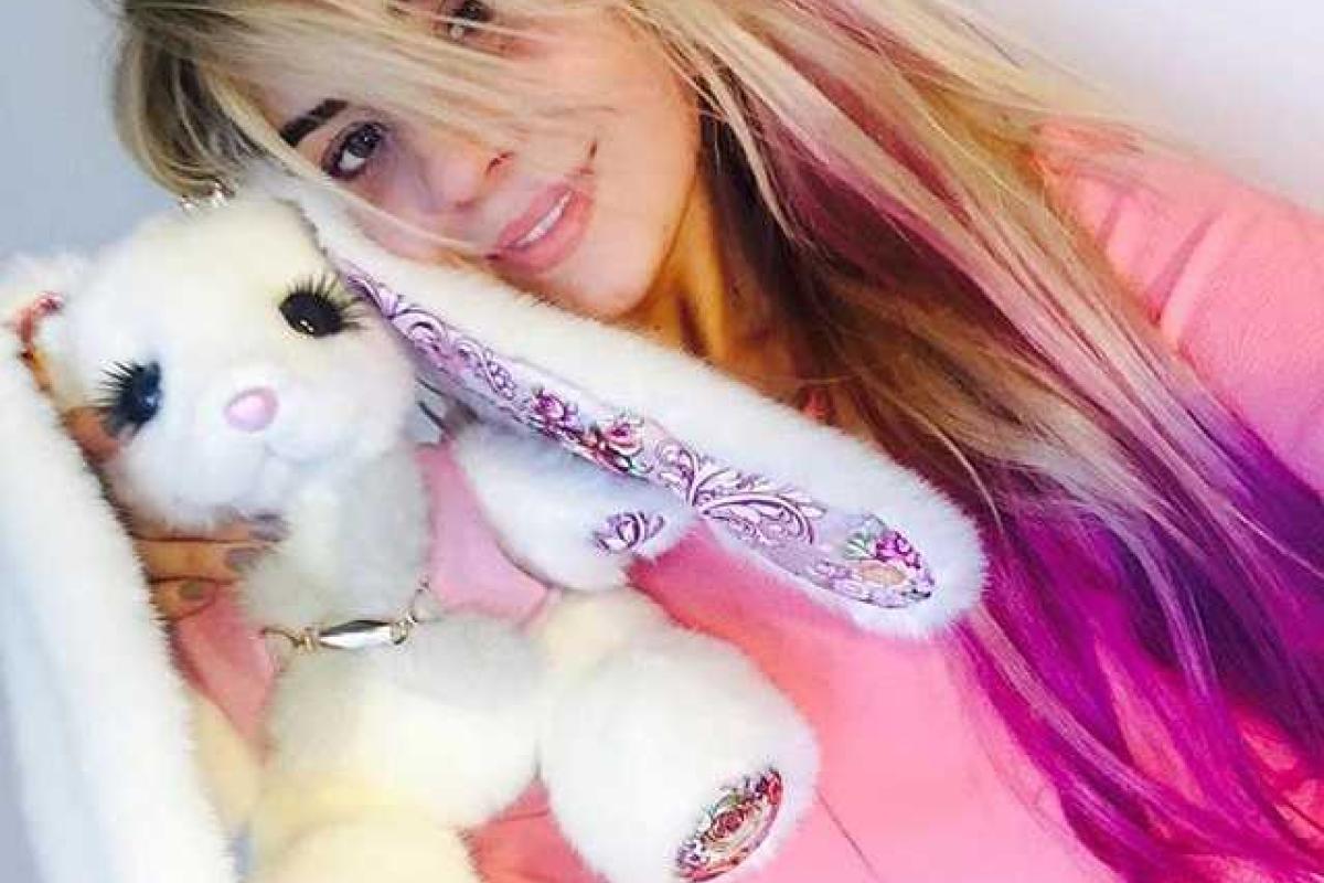 Дочь Валерии начала вести видеоблог о скандалах Дочь Валерии начала вести видеоблог о скандалах