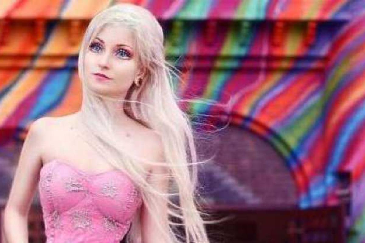 "Мне нравится быть похожей на куклу", - Барби из Бразилии 