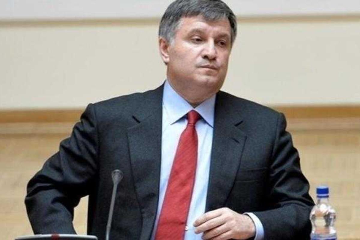 Аваков вежливо оскорбил нардепа Лещенко