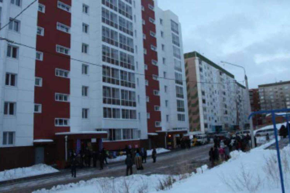 В России 5-летняя девочка выпрыгнула из окна 5-го этажа, чтобы отдать маме ключи