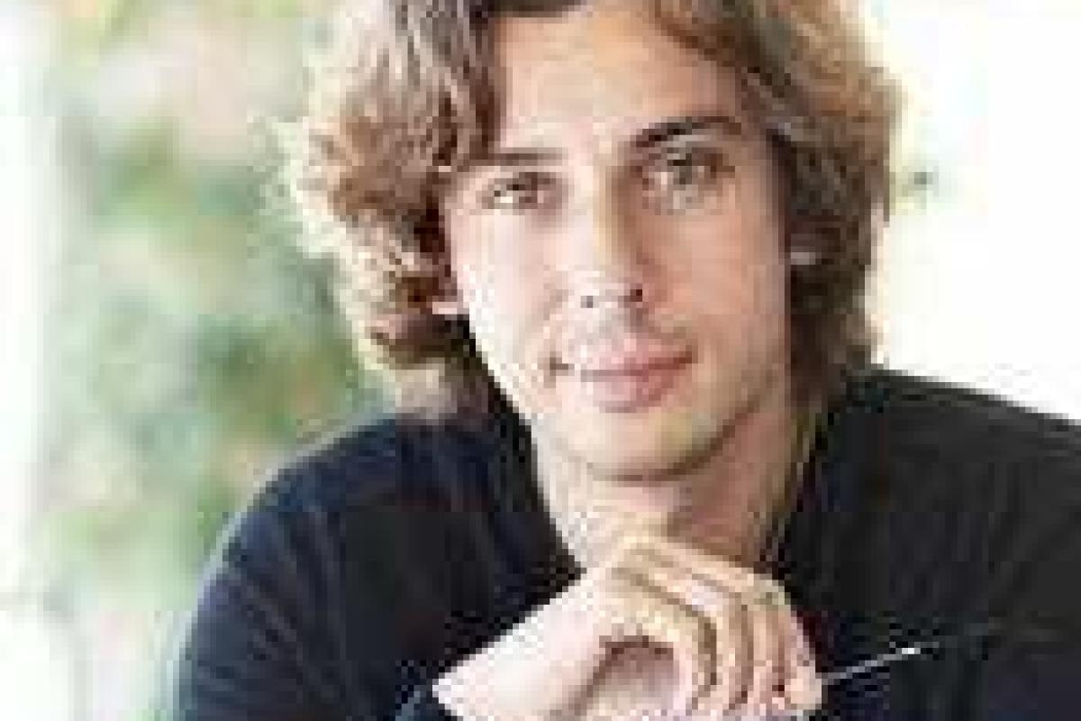 Фанат-маньяк хочет жить с Максимом Галкиным под одной крышей 