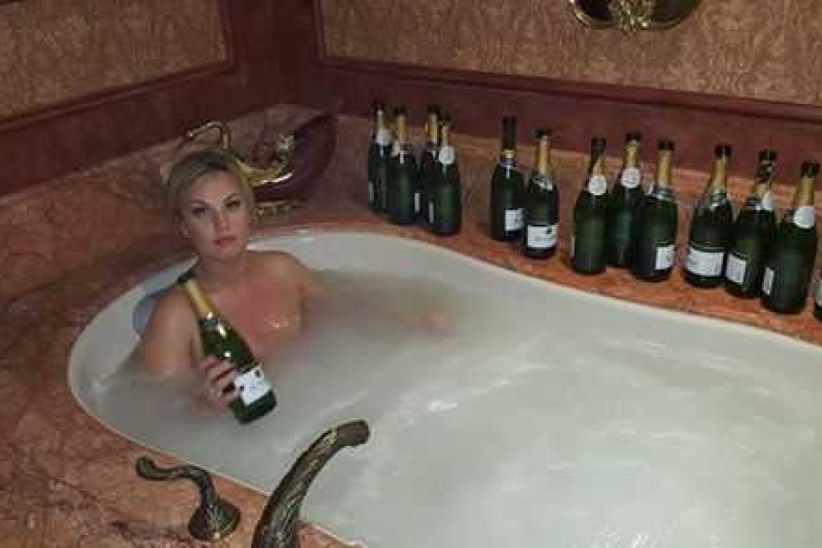 Камалия заставила поклонников позавидовать ей