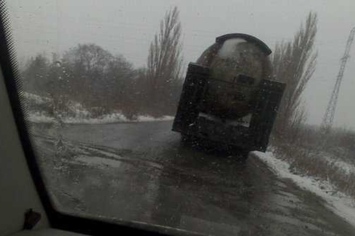 Российские танковозы тянут из «ДНР» цистерны Российские танковозы тянут из «ДНР» цистерны