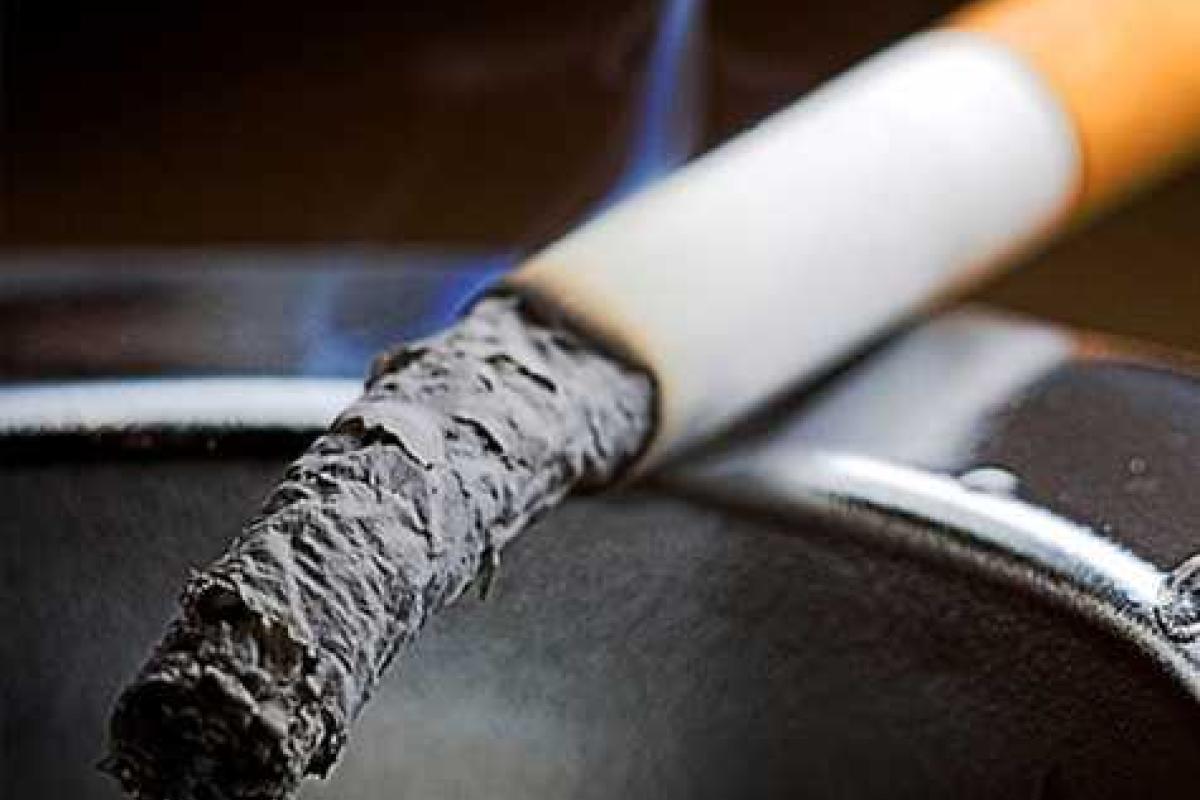 В Станично-Луганском районе женщина погибла из-за сигареты В Станично-Луганском районе женщина погибла из-за сигареты