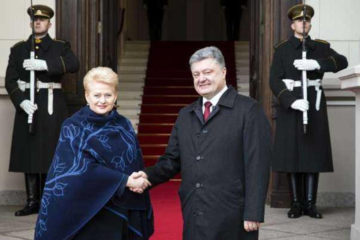 Порошенко прибыл с рабочим визитом в Литву