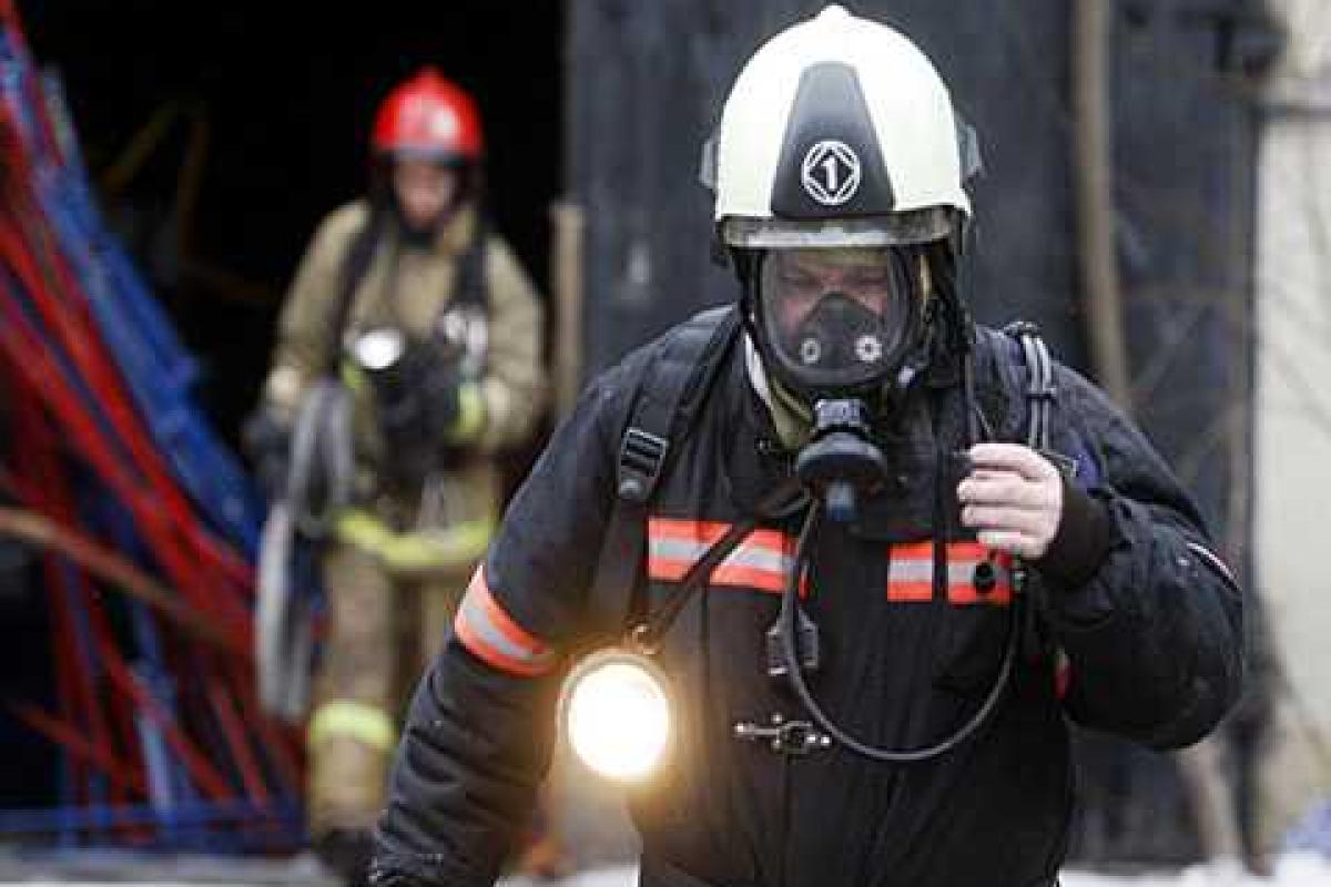 В трех областях России пожарным вместо зарплаты предлагают взять кредиты