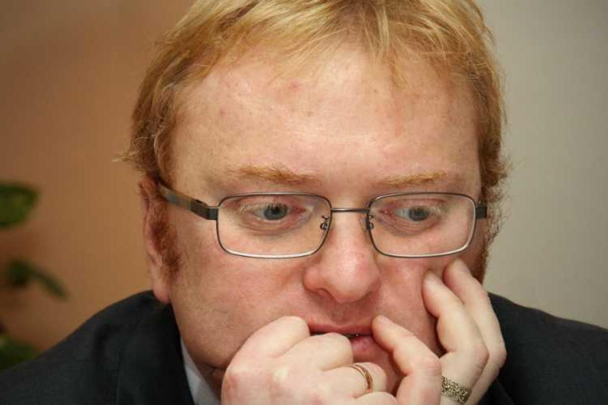 В российском городе разгорается скандал из-за новогодней ёлки-фаллоса В российском городе разгорается скандал из-за новогодней ёлки-фаллоса