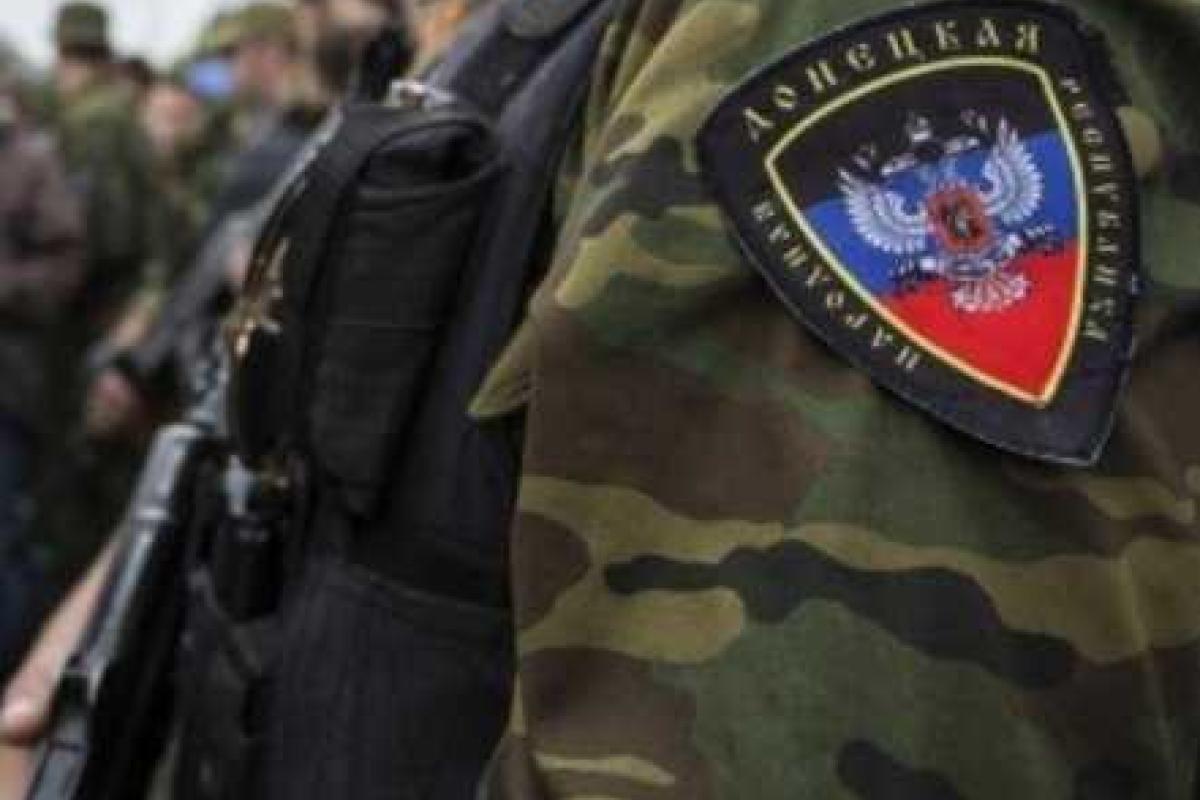 В Шахтерске боевики расстреляли машину прокурора Енакиево, труп увезли с места происшествия В Шахтерске боевики расстреляли машину прокурора Енакиево, труп увезли с места происшествия