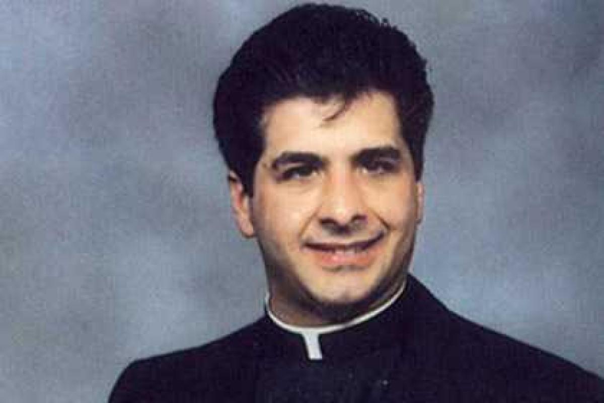 В США священника обвиняют в растрате пожертвований на услуги мускулистого гея-садомазохиста