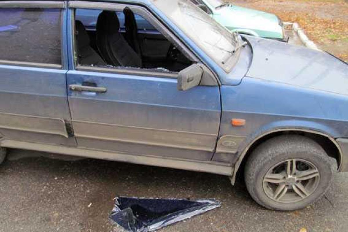 В Славянске мужчина украл из машины бумажник: денег хватило на покупку «ВАЗ-2101»