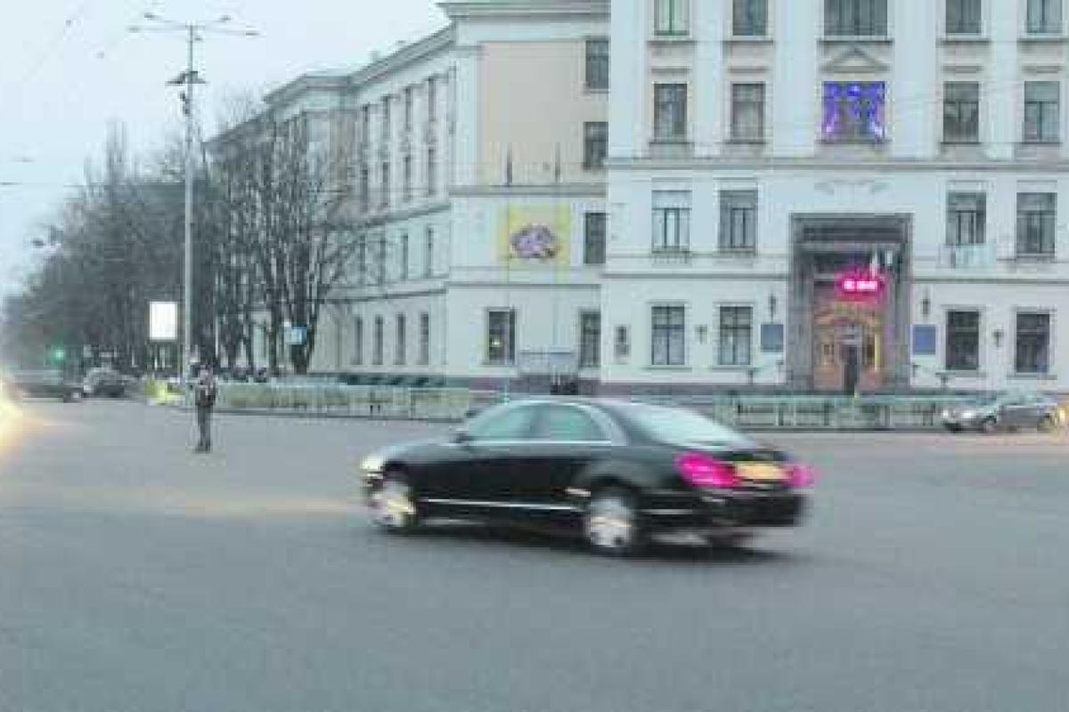 Семья Порошенко грубо нарушала ПДД в центре Киева Семья Порошенко грубо нарушала ПДД в центре Киева